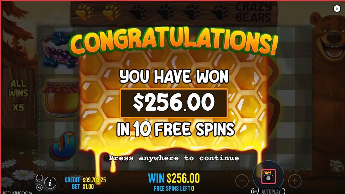 Pemandangan hutan yang cerah dengan simbol-simbol bertema piknik di slot Bear Crazy
